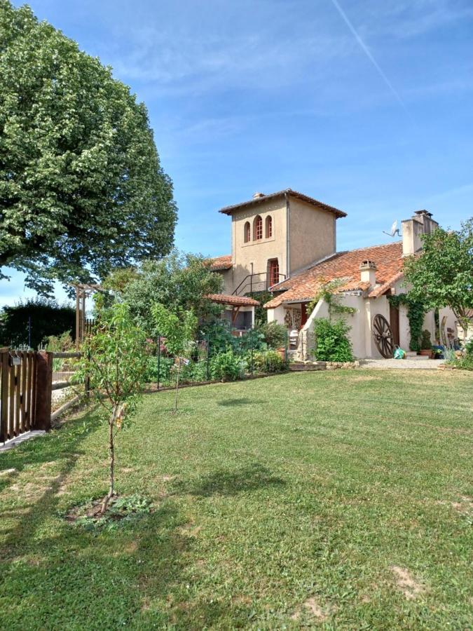 Гостевой дом La Grange Terrou Saint-Germain-de-Confolens Экстерьер фото